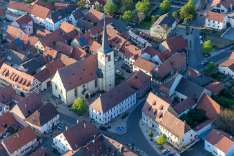 Vue aérienne de Saint Eucharius à Sommerach dans le département Bavière, Allemagne