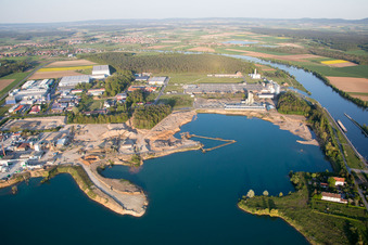 Vue aérienne de Zone industrielle et implantation d'entreprises Lange Länge à Dettelbach dans le département Bavière, Allemagne