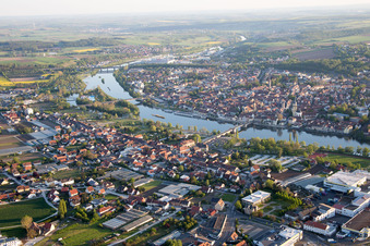 Vue oblique de Kitzingen dans le département Bavière, Allemagne