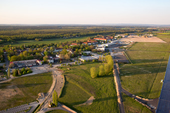 Vue aérienne de Aéroport à le quartier Hoheim in Kitzingen dans le département Bavière, Allemagne