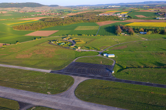 Photographie aérienne de Piste de l'aéroport Kitzingen - EDGY à le quartier Hoheim in Kitzingen dans le département Bavière, Allemagne