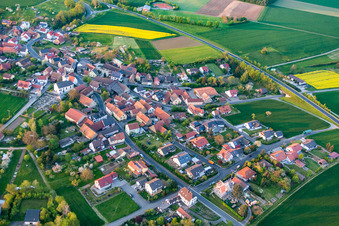 Vue aérienne de Saint-Gilles à le quartier Schallfeld in Lülsfeld dans le département Bavière, Allemagne