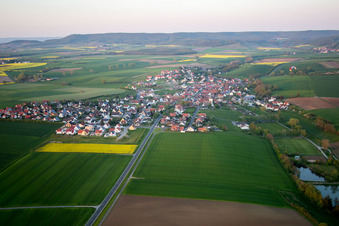 Vue aérienne de Dingolshausen dans le département Bavière, Allemagne