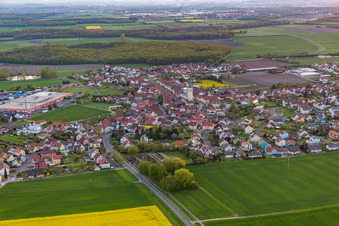 Photographie aérienne de Champs agricoles et terres agricoles à Grettstadt dans le département Bavière, Allemagne