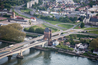 Vue aérienne de Pont des Nibelungen à Worms dans le département Rhénanie-Palatinat, Allemagne