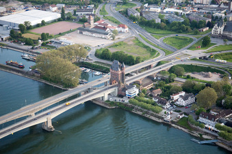 Vue aérienne de Pont des Nibelungen à Worms dans le département Rhénanie-Palatinat, Allemagne