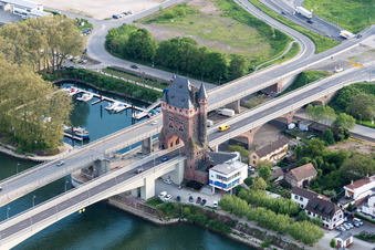 Vue aérienne de Rivière - Pont des Nibelungen pour la B47 sur le Rhin à Worms dans le département Rhénanie-Palatinat, Allemagne