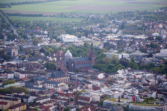 Vue aérienne de Cathédrale à Worms dans le département Rhénanie-Palatinat, Allemagne
