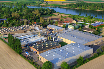 Vue aérienne de Usine Intersnack Deutschland SE à Petersau sur les rives du Rhin à le quartier Mörsch in Frankenthal dans le département Rhénanie-Palatinat, Allemagne