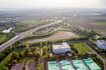 Vue aérienne de Sortie A6 Nord à le quartier Mörsch in Frankenthal dans le département Rhénanie-Palatinat, Allemagne