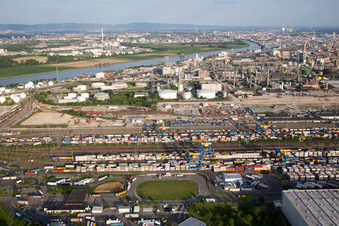 Vue d'oiseau de Quartier BASF in Ludwigshafen am Rhein dans le département Rhénanie-Palatinat, Allemagne