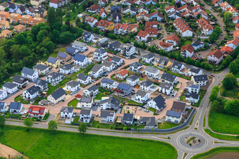 Vue aérienne de Nouvelle zone de développement de Brachvogelring à Lorsch dans le département Hesse, Allemagne