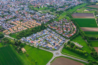 Photographie aérienne de Quartier résidentiel de Malvenweg avec des toits de tuiles de couleur ocre à Lorsch dans le département Hesse, Allemagne