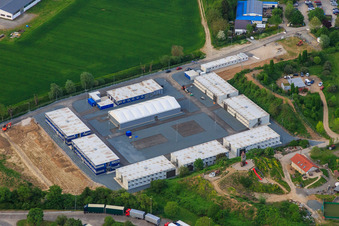 Vue aérienne de Camp de conteneurs pour réfugiés et demandeurs d'asile à Bensheim dans le département Hesse, Allemagne