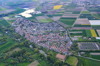 Vue aérienne de Vue de la ville depuis le nord-est à Hamm am Rhein dans le département Rhénanie-Palatinat, Allemagne