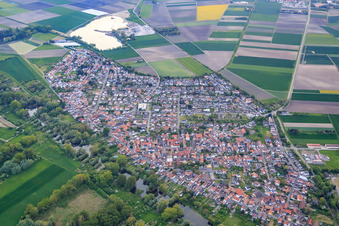 Vue aérienne de Vue de la ville depuis le nord-est à Hamm am Rhein dans le département Rhénanie-Palatinat, Allemagne