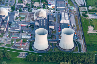 Vue oblique de Centrale nucléaire à le quartier Wattenheim in Biblis dans le département Hesse, Allemagne