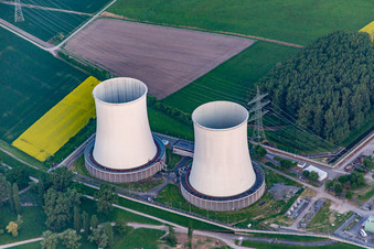 Centrale nucléaire à le quartier Wattenheim in Biblis dans le département Hesse, Allemagne d'en haut