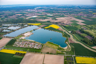 Vue aérienne de Riedsee à Biblis dans le département Hesse, Allemagne