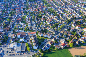 Vue aérienne de Suis Hintergraben avec Autohaus Ludwig Gandenberger GmbH & Co. KG à Pfungstadt dans le département Hesse, Allemagne