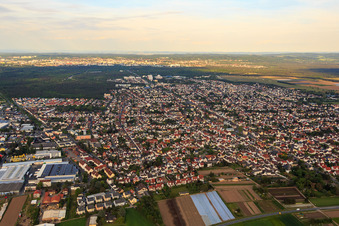 Vue aérienne de Vue de la ville depuis l'ouest à Griesheim dans le département Hesse, Allemagne