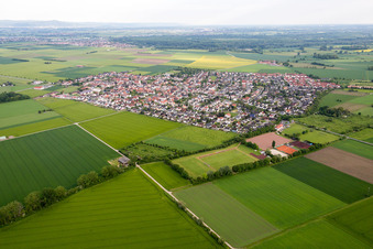 Vue aérienne de Quartier Leeheim in Riedstadt dans le département Hesse, Allemagne