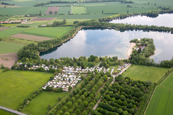 Vue aérienne de Camping Riedsee à le quartier Leeheim in Riedstadt dans le département Hesse, Allemagne