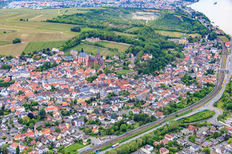 Vue aérienne de Ruines du château de Landskron au-dessus de l'église Sainte-Catherine Oppenheim à Oppenheim dans le département Rhénanie-Palatinat, Allemagne