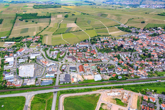 Vue aérienne de Zone commerciale Sant' Ambrogio-Ring avec EDEKA Kissel SBK Oppenheim à Oppenheim dans le département Rhénanie-Palatinat, Allemagne