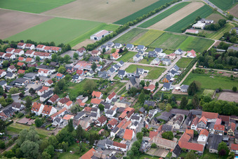 Vue aérienne de Vue sur le village à Dexheim dans le département Rhénanie-Palatinat, Allemagne