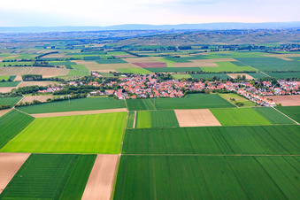 Vue aérienne de Vue de la ville depuis le sud à Undenheim dans le département Rhénanie-Palatinat, Allemagne