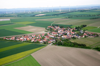 Vue aérienne de Champs agricoles et terres agricoles à Frettenheim dans le département Rhénanie-Palatinat, Allemagne