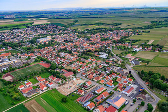Vue du nord à Westhofen dans le département Rhénanie-Palatinat, Allemagne d'en haut