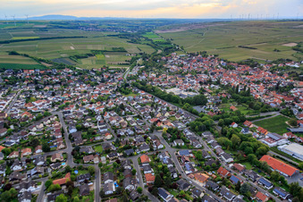 Vue aérienne de Wormser Straße x Osthofener Landstr à Westhofen dans le département Rhénanie-Palatinat, Allemagne