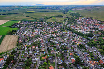 Vue aérienne de Wormser Straße x Osthofener Landstr à Westhofen dans le département Rhénanie-Palatinat, Allemagne