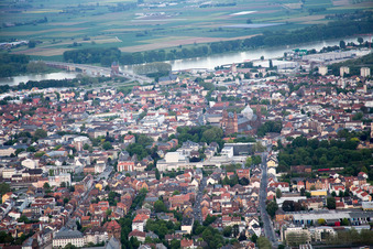 Vue aérienne de Cathédrale à Worms dans le département Rhénanie-Palatinat, Allemagne