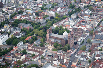 Vue oblique de Cathédrale à Worms dans le département Rhénanie-Palatinat, Allemagne