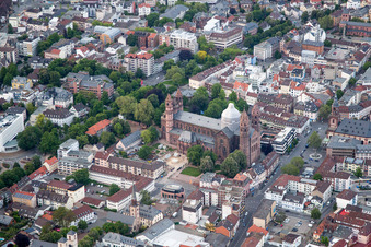 Cathédrale à Worms dans le département Rhénanie-Palatinat, Allemagne d'en haut