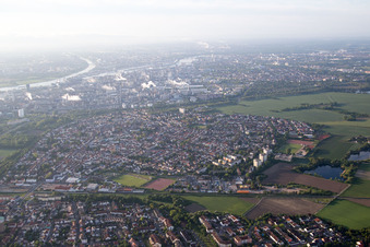 Quartier Oppau in Ludwigshafen am Rhein dans le département Rhénanie-Palatinat, Allemagne d'en haut