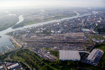 Quartier BASF in Ludwigshafen am Rhein dans le département Rhénanie-Palatinat, Allemagne du point de vue du drone
