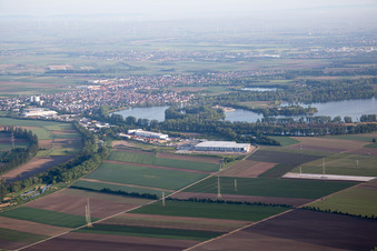 Vue aérienne de Du sud à le quartier Roxheim in Bobenheim-Roxheim dans le département Rhénanie-Palatinat, Allemagne