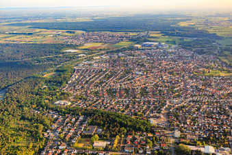 Vue aérienne de Centre-ville vu du sud à Lorsch dans le département Hesse, Allemagne