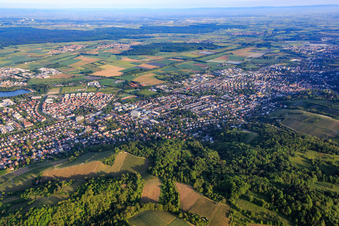 Vue aérienne de Kirchberg au-dessus de la ville à Bensheim dans le département Hesse, Allemagne