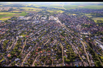 Vue aérienne de Vue d'ensemble de la ville depuis le sud-ouest à Reinheim dans le département Hesse, Allemagne