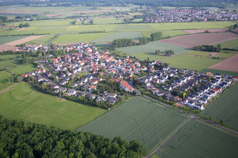 Vue aérienne de Quartier Harpertshausen in Babenhausen dans le département Hesse, Allemagne