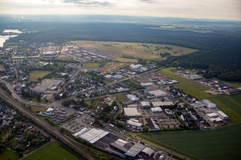 Vue aérienne de Ancien aérodrome à Babenhausen dans le département Hesse, Allemagne