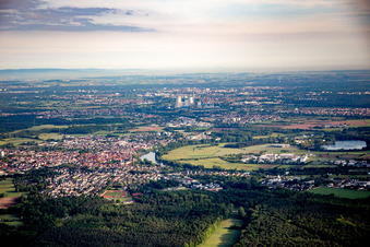 Vue aérienne de Du sud à Seligenstadt dans le département Hesse, Allemagne