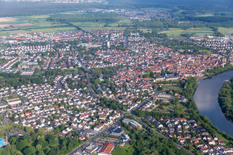 Vue aérienne de Les rives du Main à Seligenstadt dans le département Hesse, Allemagne