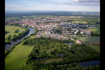 Vue aérienne de Les rives du Main à Seligenstadt dans le département Hesse, Allemagne