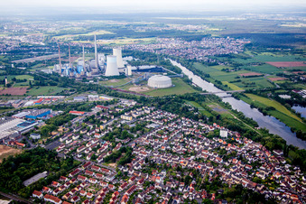 Vue aérienne de Les rives du Main devant la centrale électrique de Staudinger à le quartier Großauheim in Hanau dans le département Hesse, Allemagne